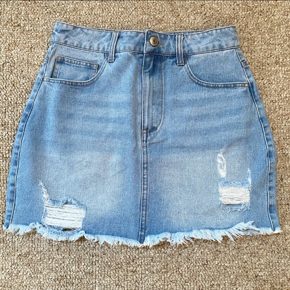 Forever 21 Dresses & Skirts - Forever 21 Frayed Lightly Distressed Denim Mini Skirt